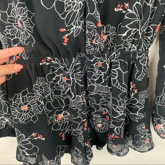 ASTR the label black floral romper sz Small - Picture 7 of 10